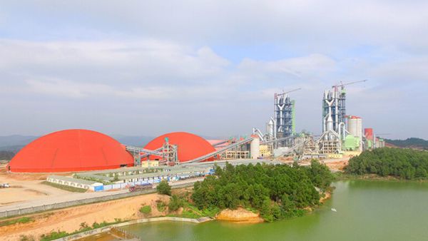 Duas linhas de produção de cimento com uma produção de 6000 t/d em Lam Dong, Vietnã