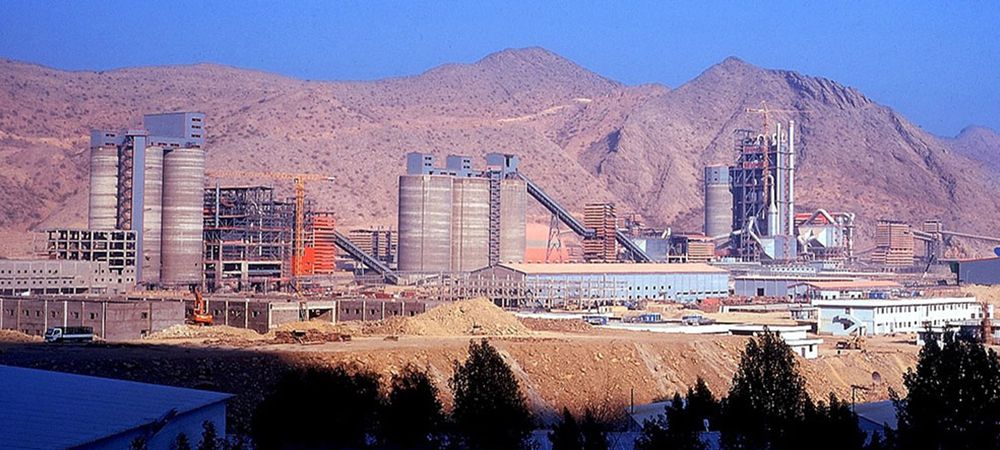 Três linhas de produção de cimento com uma produção de 5000 t/d para a SPCC na Arábia Saudita
